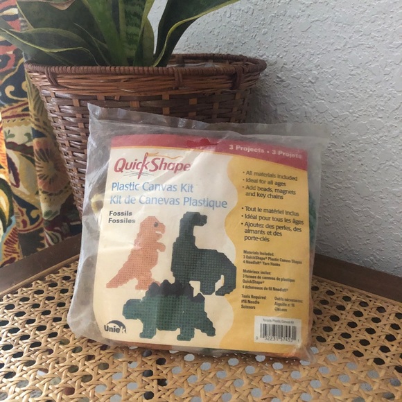 New Old Stock Quick Shape Plastic Canvas Fossils Kit - Picture 2 of 10